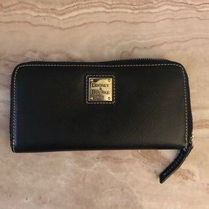 Black Dooney & Bourke Zip Wallet
